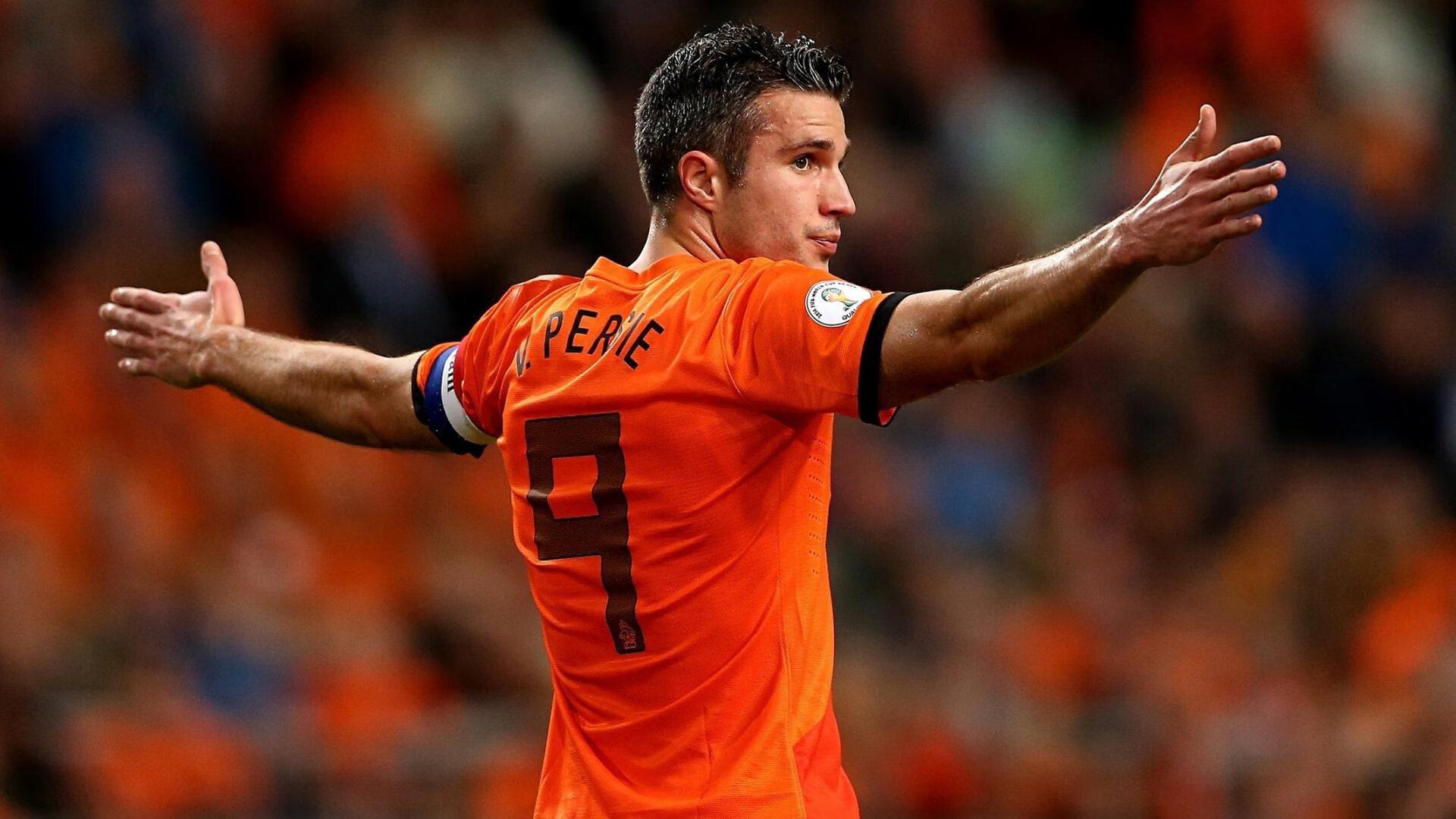 英超VAR技术再引热议,裁判组认定卡什手臂处于合理位置,手球判罚维持原判